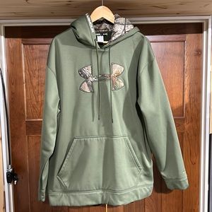 Men’s XL Under Armor olive green hoodie. Never worn so in perfect condition.